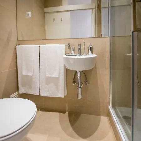 Kingshouse Lapa, Boutique Apt 2 Bedroom, A/c, Patio Lissabon