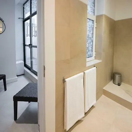 Kingshouse Lapa, Boutique Apt 2 Bedroom, A/c, Patio * Lissabon
