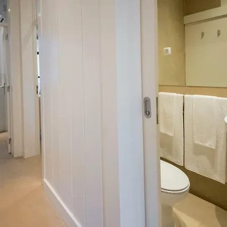 Kingshouse Lapa, Boutique Apt 2 Bedroom, A/c, Patio 리스본